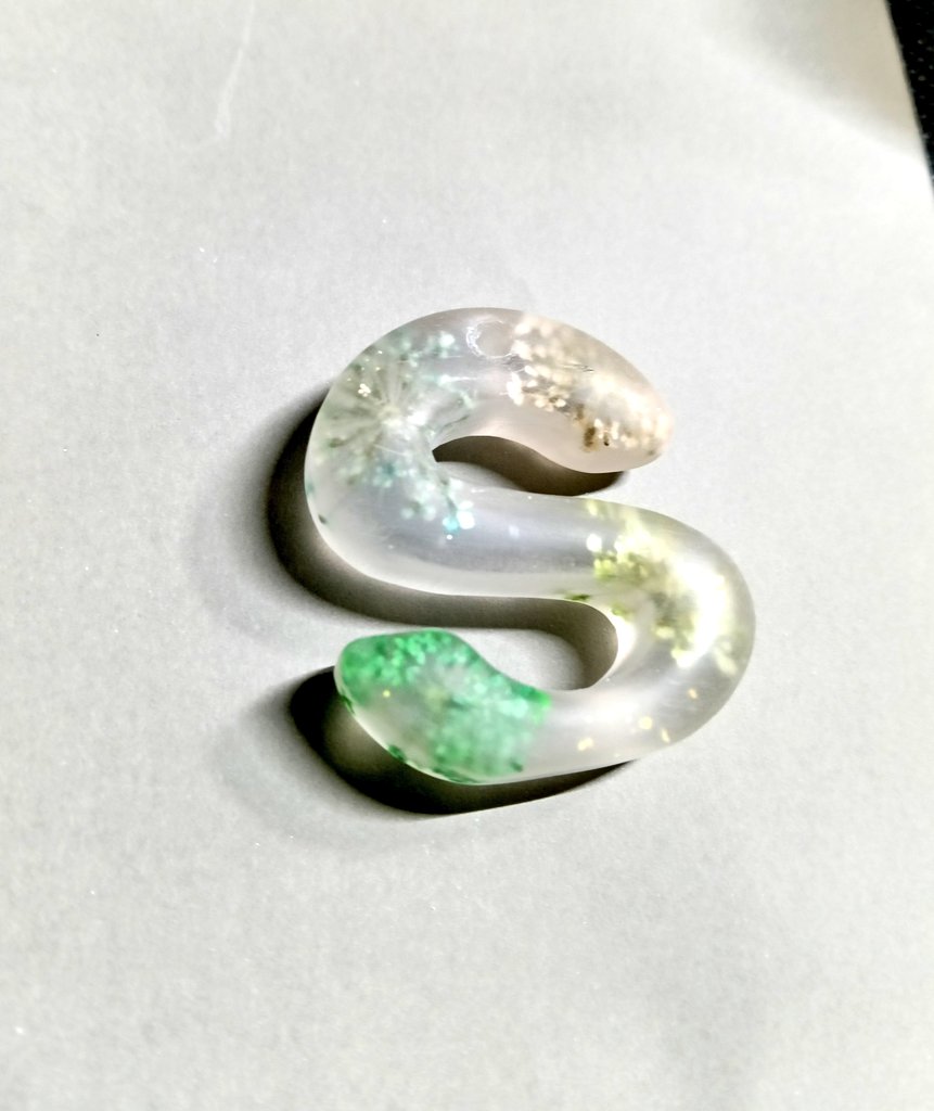 くろ工房のハンドメイドレジンアクセサリー作品例 - ハンドメイド作品